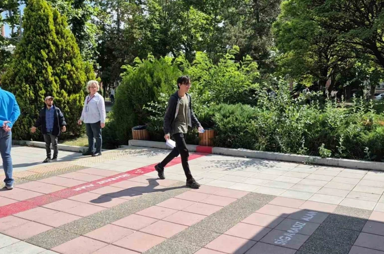 Adayı son anda sınava yetiştiren yakını: "Koş, ben mi koşacağım peşinden"