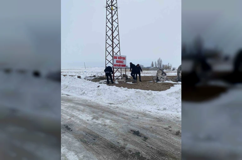 Adilcevaz’da kuduz alarmı: Bir köy karantinaya alındı