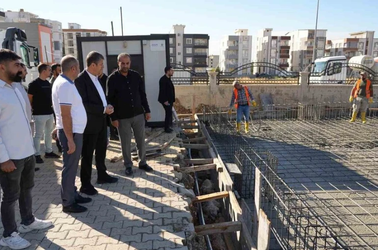 Adıyaman Belediyesi ek hizmet binasında temel betonu döküldü