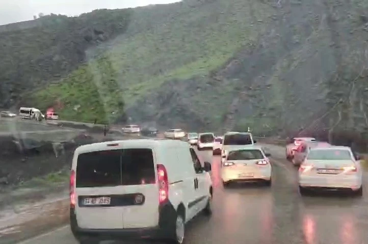 Adıyaman- Çelikhan Karayolunda heyelan