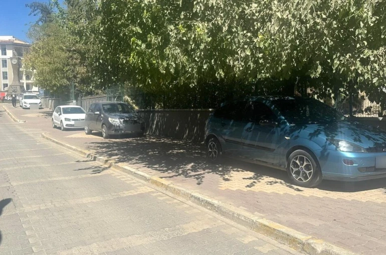 Adıyaman’da kaldırımlar otoparka döndü