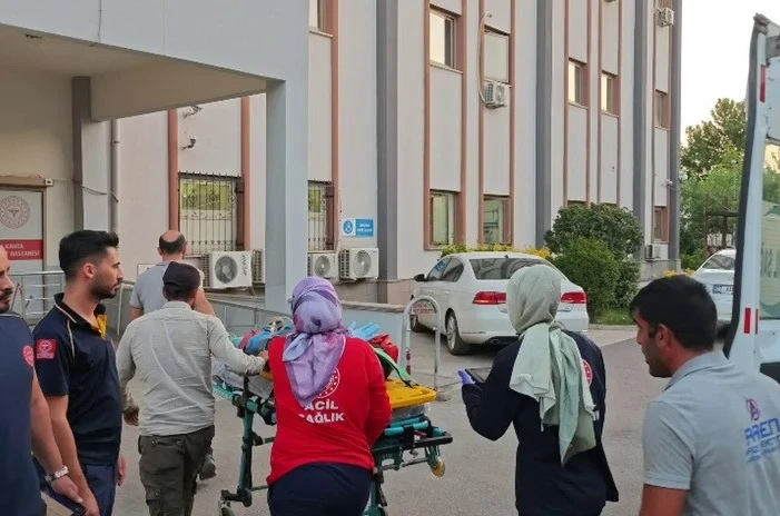 Adıyaman’da kamyonet devrildi: 6 yaralı