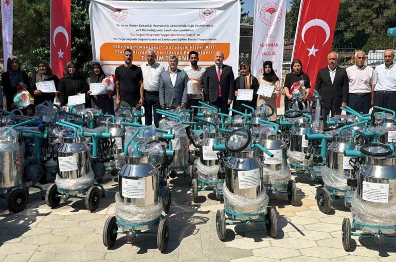 Adıyaman’da süt sağım makineleri üreticilere dağıtıldı