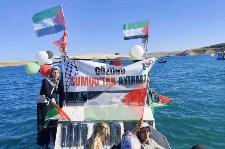 Adıyaman’da teknelerle ’Global Sumud Filosu’na destek