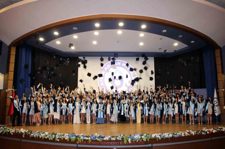 ADÜ Diş Hekimliği Fakültesi 8. Dönem mezunlarını uğurladı