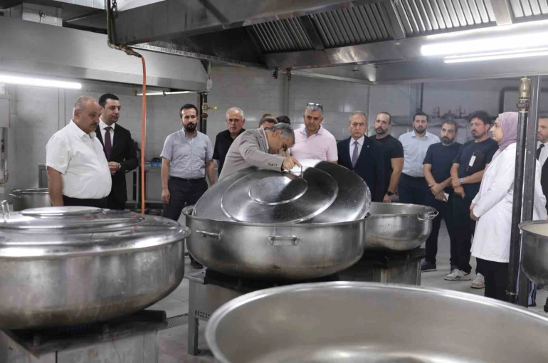 ADÜ Rektörü Kent, merkez yemekhanesinde incelemelerde bulundu