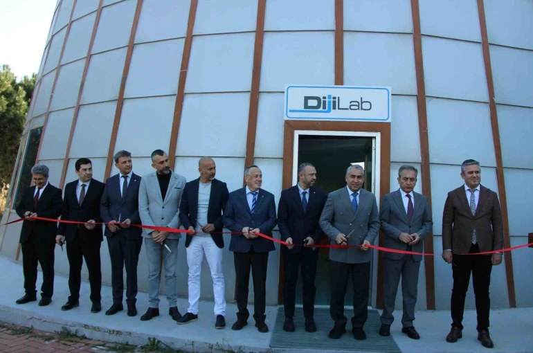 ADÜ’de dijital eğitim laboratuvarı açıldı