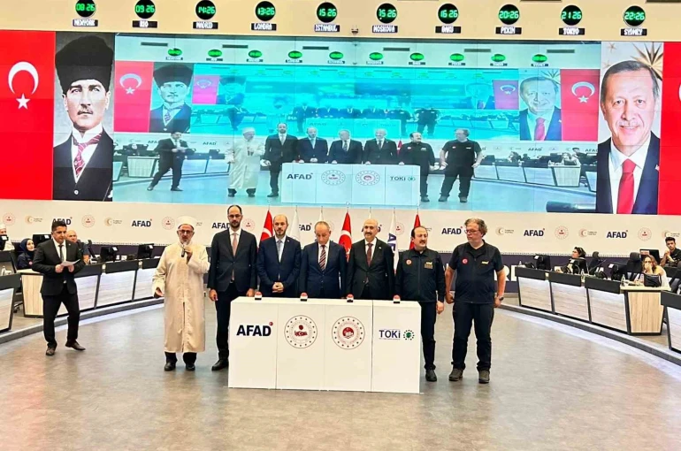 AFAD Başkanı Pehlivan: "Konutların Sındırgılı hemşerilerimize hayırlı olmasını diliyorum"
