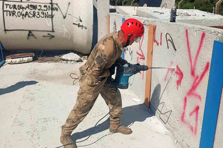 AFAD’dan askeri personele enkazda arama kurtarma eğitimi