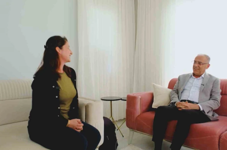 Afetzede aile Antakya Belediyesi’nin Yerinde Dönüşüm Projesi’yle yeni yuvasına kavuştu