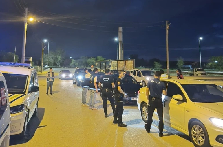Afyonkarahisar polisinden asayiş ve trafik denetimi