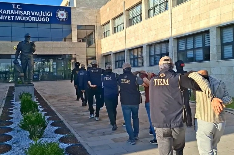 Afyonkarahisar polisinden şafak vakti DEAŞ operasyonu: 7 gözaltı