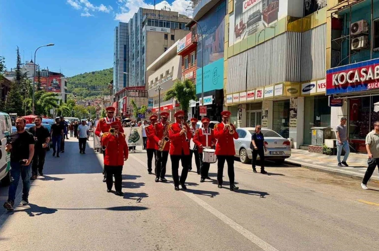 Afyonkarahisar’da çevre için yürüdüler