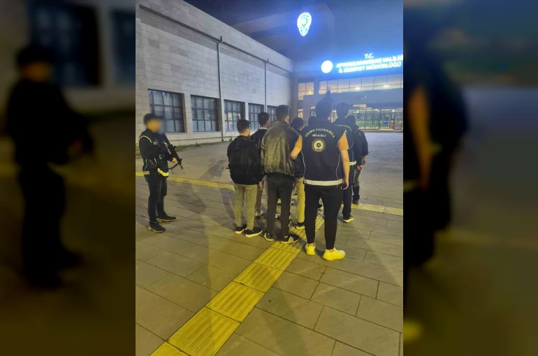 Afyonkarahisar’da göçmen kaçakçılığı operasyonunda 8 düzensiz göçmen yakalandı