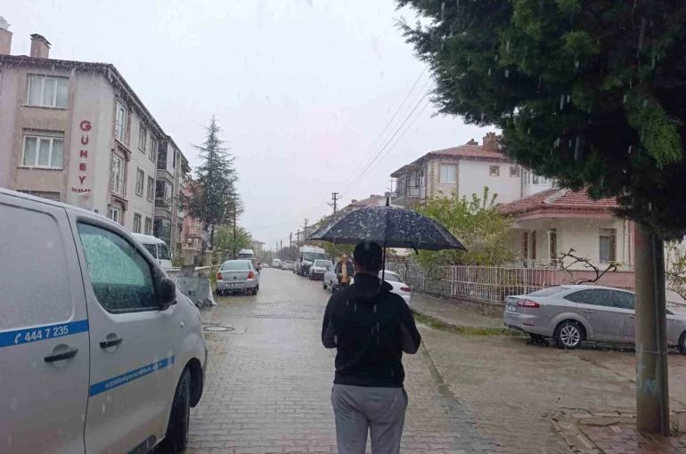 Afyonkarahisar’da kar yüksek kesimleri beyaza bürüdü
