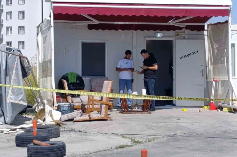 Afyonkarahisar’da minibüs durağına silahlı saldırı: 1 ölü, 1 yaralı
