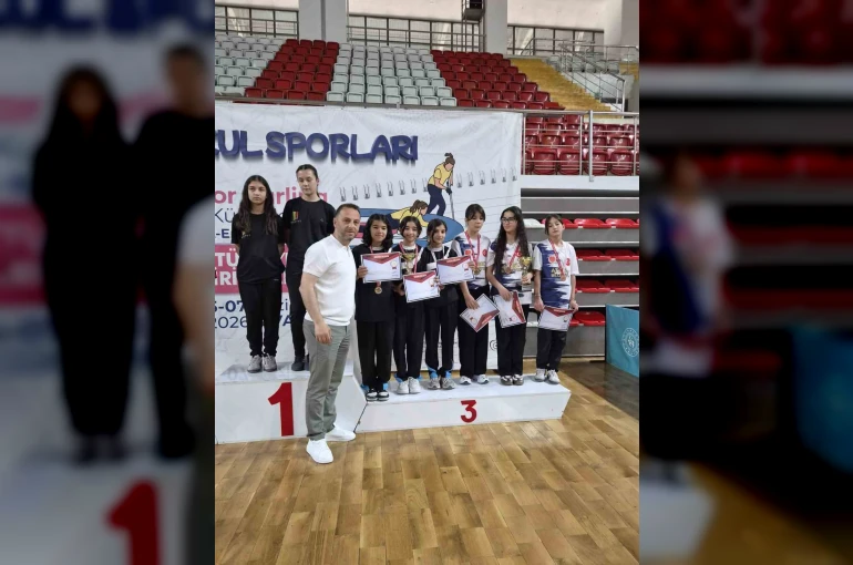Afyonkarahisarlı sporculardan Floor Curling Türkiye Şampiyonası’nda önemli başarı