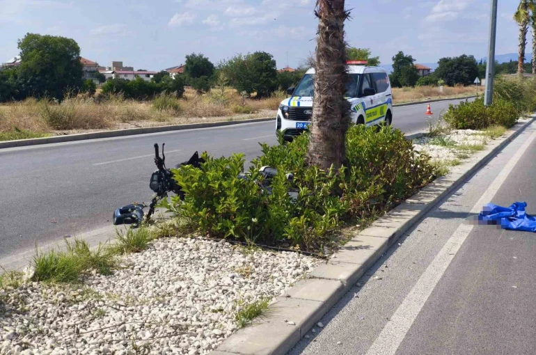 Ağaca çarpan motosikletin sürücüsü yaşam mücadelesini kaybetti