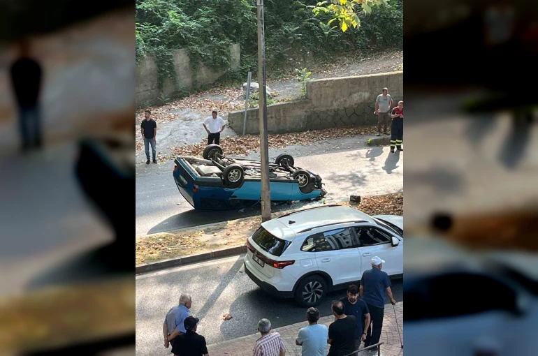 Ağaca çarpan otomobil ters döndü