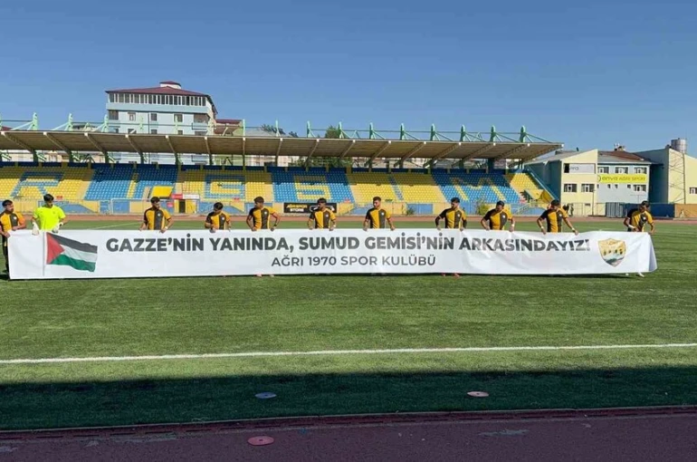 Ağrı 1970 Spor’dan Filistin’e destek pankartı