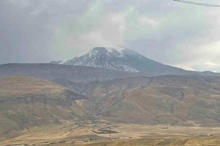 Ağrı Dağı beyaza büründü