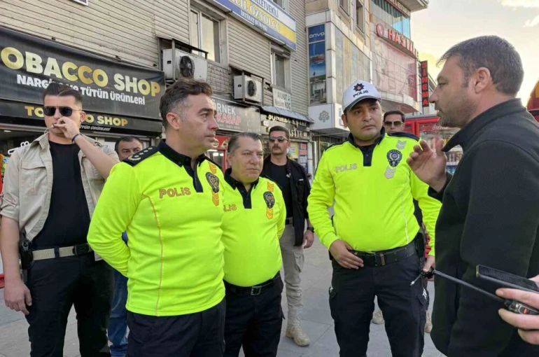 Ağrı Emniyet Müdürü, trafik sorununa çözüm için sahada 