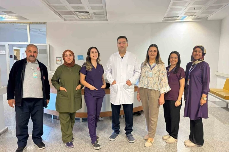 Ağrı’da genç kadının midesinden endoskopiyle iki kalem çıkarıldı