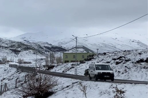 Ağrı’da Nisan ayında kar sürprizi