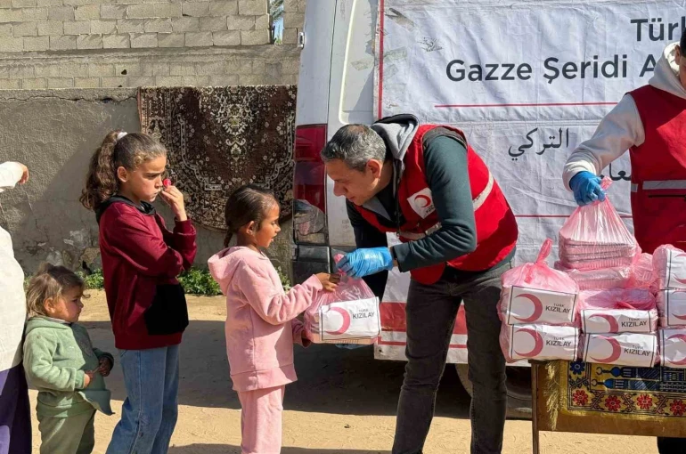 Ağrı’da öğrenciler Gazze için 650 bin lira bağış topladı