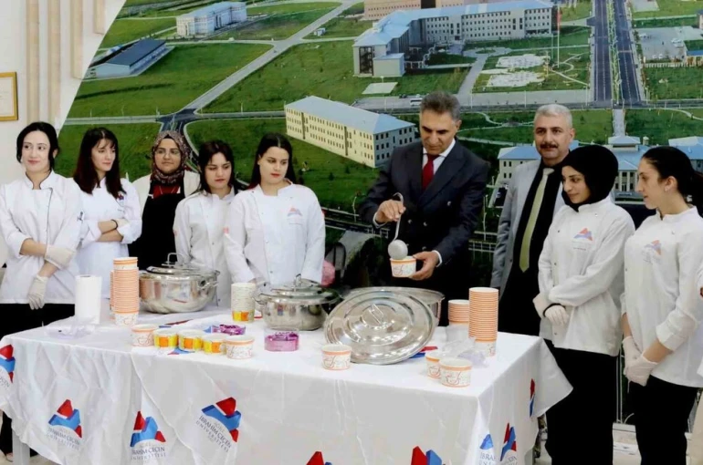 Ağrı’da öğrenciler yöresel lezzet "Gırar" çorbasını deneyimledi