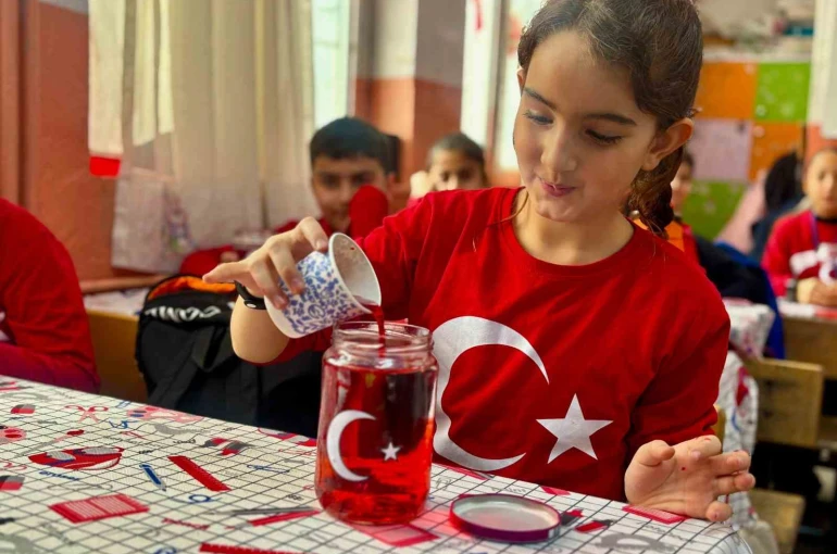 Ağrı’da okullarda ikinci dönem "Bayrak Sevgisi" temasıyla başladı