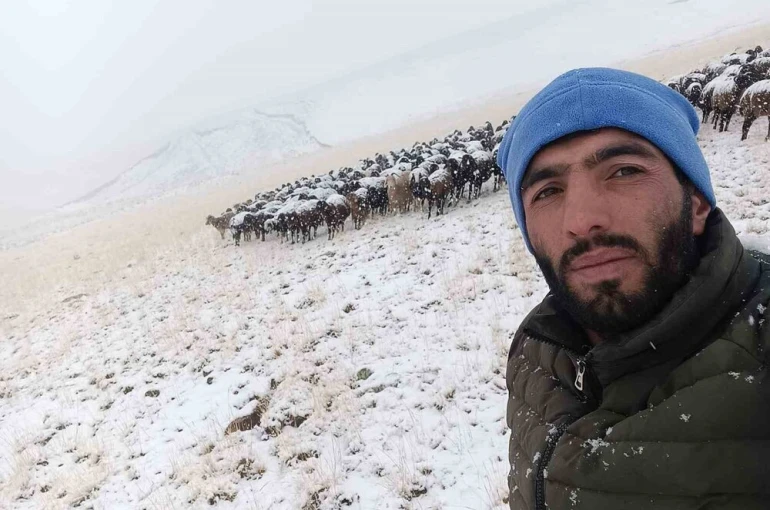 Ağrı’da yüksek kesimlere mevsimin ilk karı düştü