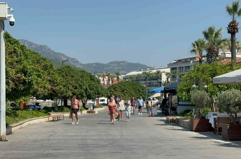 Ağustos seferlerine başladı, Marmaris’e 3 bin 700 turist getirdi