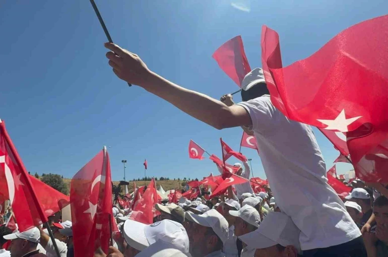 Ahlat’ta 1071 Zaferi coşkusu: Türkiye’nin dört bir yanından vatandaşlar buluştu 