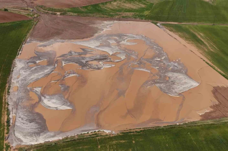 Ahlat’ta sel tarım arazilerine zarar verdi