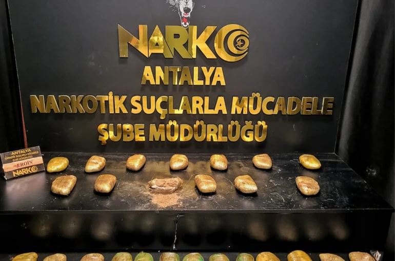 Aile görüntüsü vererek uyuşturucu nakline operasyon