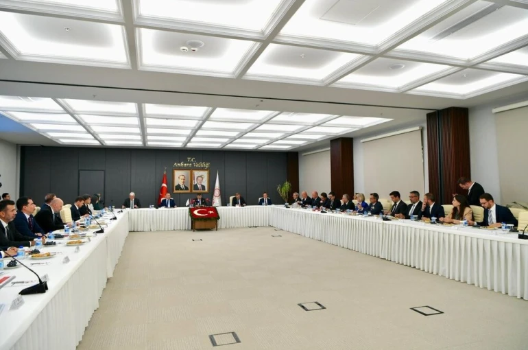 AK Parti Ankara Milletvekili Oktay: "AJet uçuşlarını artırma kararı aldı"