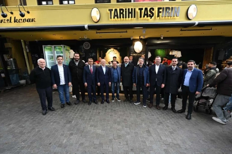 AK Parti Bursa İl Başkanı Davut Gürkan çarşı esnafıyla bir araya geldi