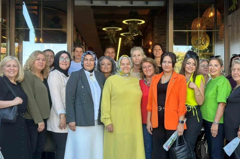 AK Parti Eskişehir İl Kadın Kolları’ndan kadın muhtarlarla buluşma programı