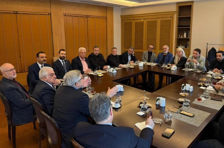 AK Parti heyeti KKTC basını ile buluştu