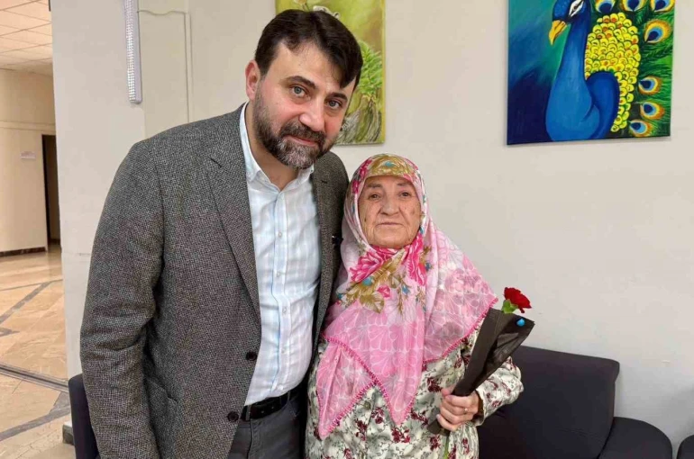 AK Parti heyetinden Anneler Günü’nde huzurevi ziyareti
