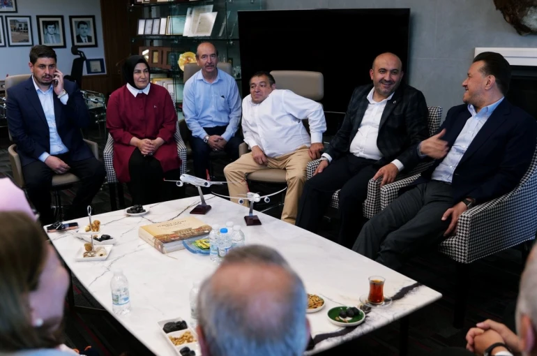AK Parti İl Başkanı Gürhan Albayrak, kutsal topraklardan dönen Hatipoğlu’nu ziyaret etti