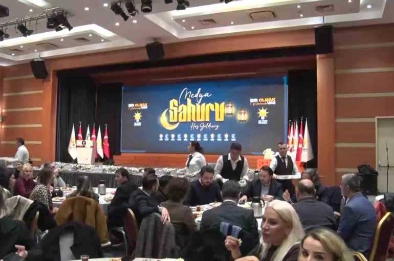AK Parti İstanbul İl Başkanlığı’nda basın mensupları için sahur programı düzenlendi