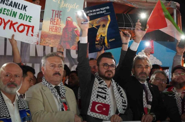 AK Parti Kayseri İl Başkanı Okandan, ‘Kararlılık Yürüyüşü’ne katıldı