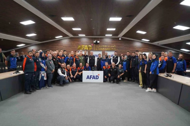 AK Parti Kayseri Teşkilatı AFAD’da Genel Durum Değerlendirme Toplantısı’na katıldı
