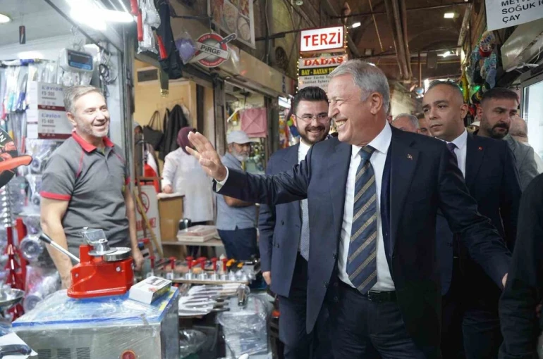 AK Parti Kayseri Teşkilatı Kapalı Çarşı’da esnaf ziyaretinde bulundu