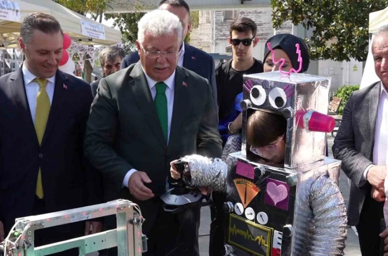 AK Parti milletvekilleri Bakırköy’de sahaya indi