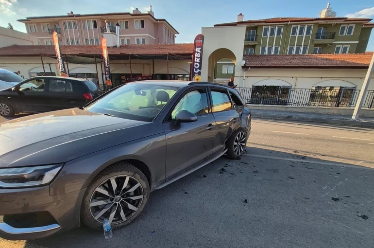 Akçadağ’da otomobil ile motosiklet çarpıştı: 2 yaralı