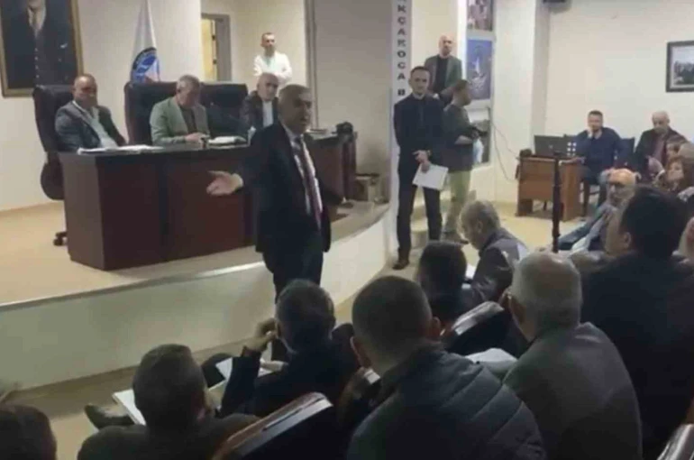 Akçakoca Belediye Meclisi’nde gergin anlar
