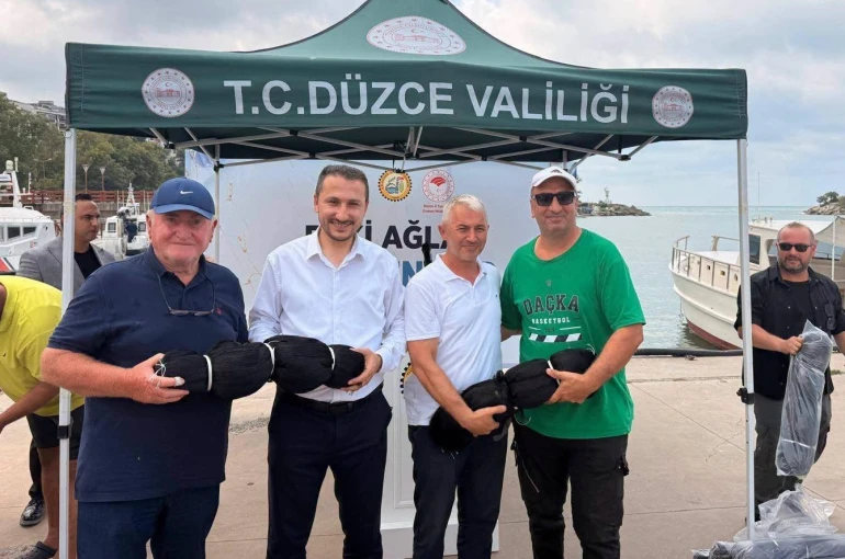 Akçakocalı balıkçılara ağ desteği